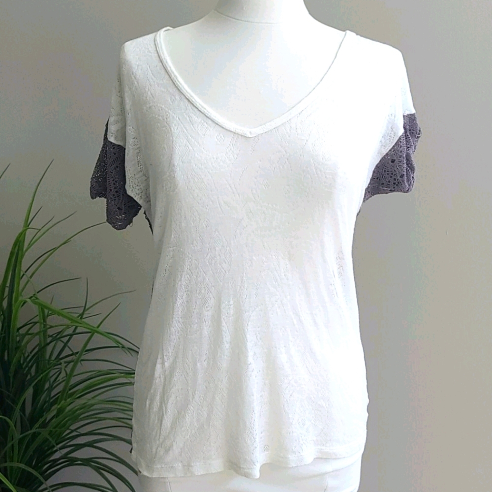 BKE  Knit White & Grey Top - M